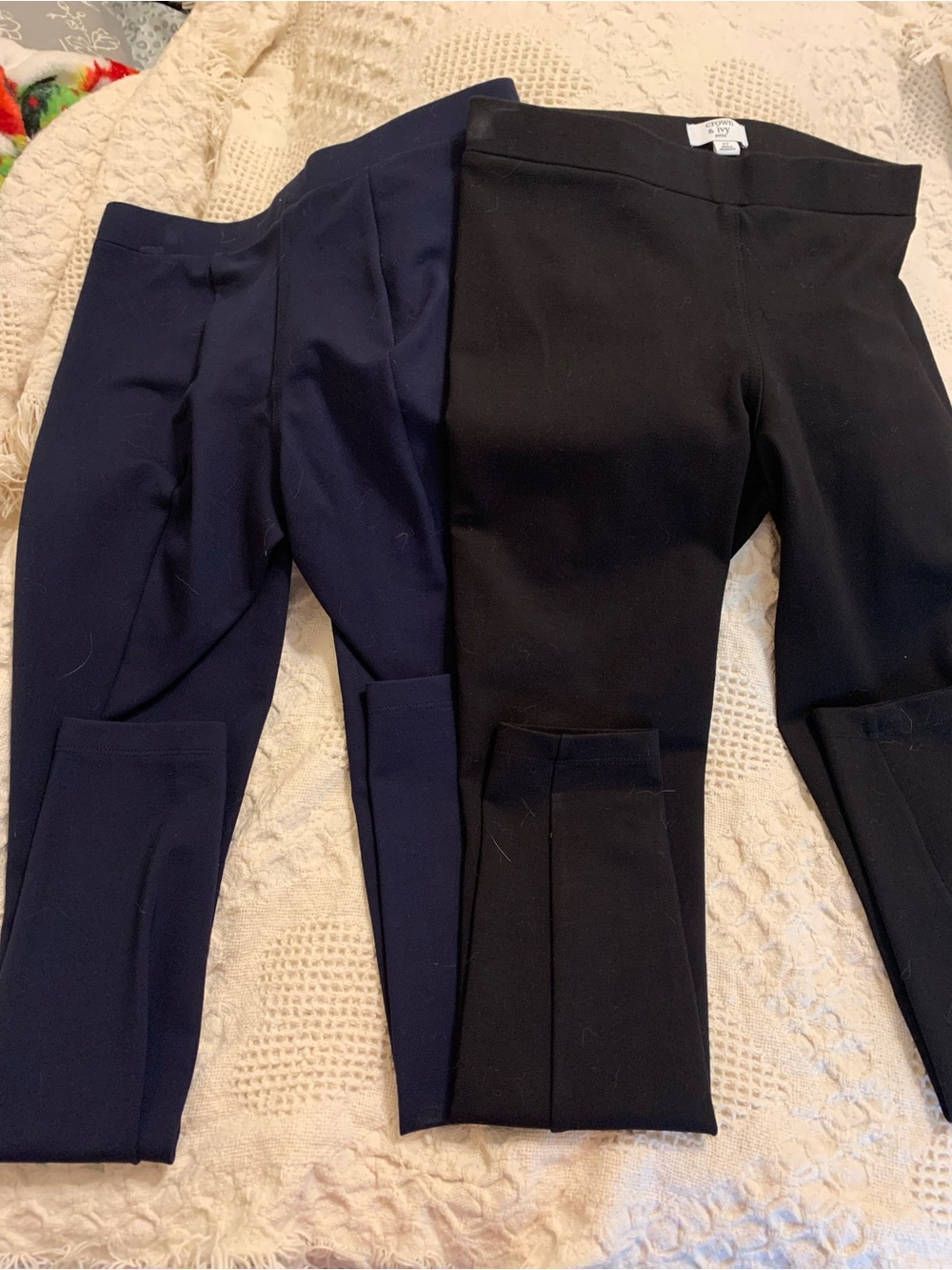 crown & ivy Ponte Ankle Leggings in Black & Navy